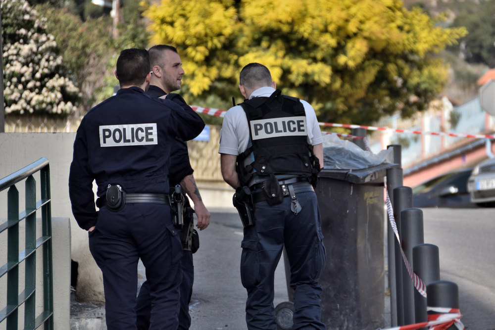 Villeurbanne : Deux jeunes hommes en état critique après une fusillade dans un immeuble historique de trafic illicite