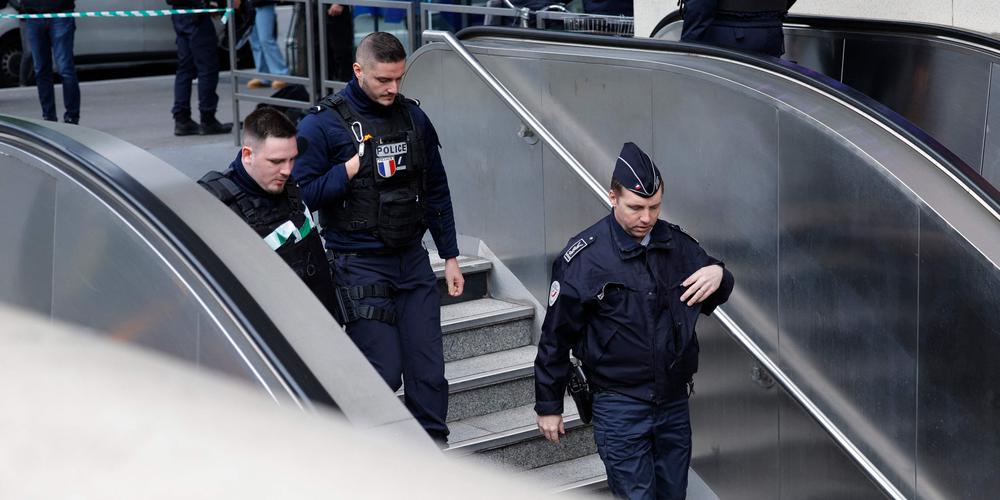 Une tension explosive entre un animateur et la police parisienne