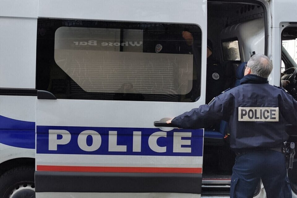 Un homme arrêté après la découverte du corps décomposé de sa compagne à Courbevoie