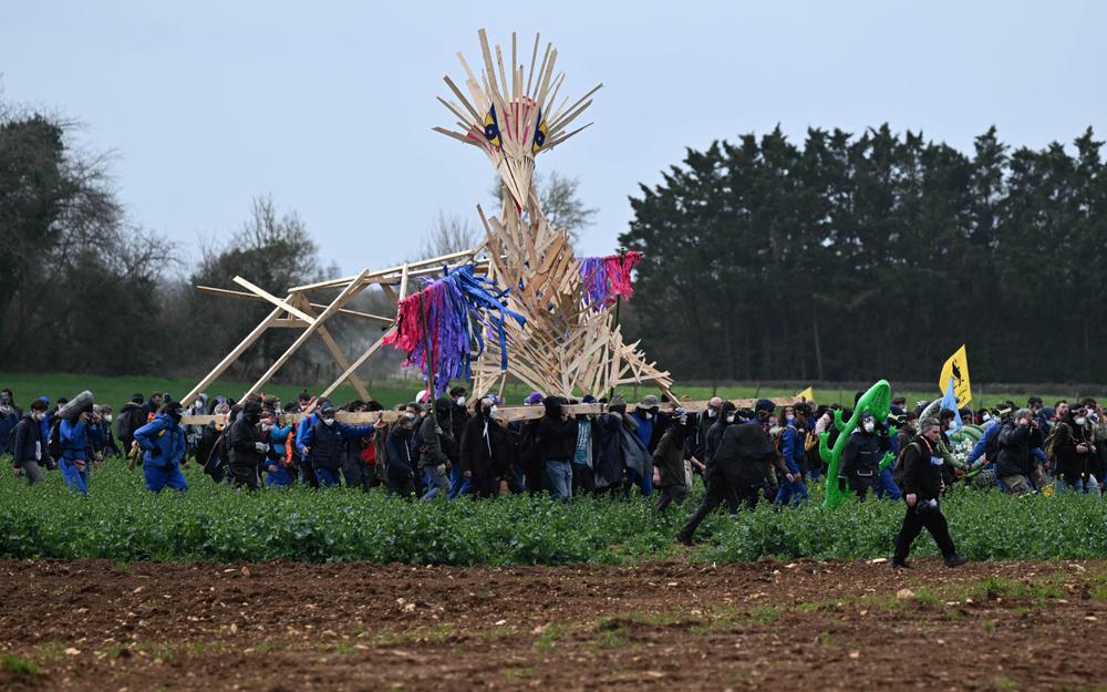 Les activistes anti-bassines de Sainte-Soline rejugés : des peines réduites mais des amendes accrues