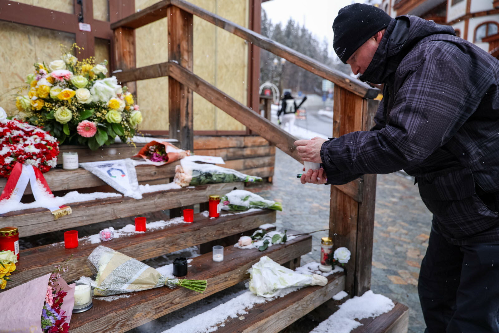 Un mois après le drame de Crans-Montana : les proches dénoncent l&rsquo;inaction