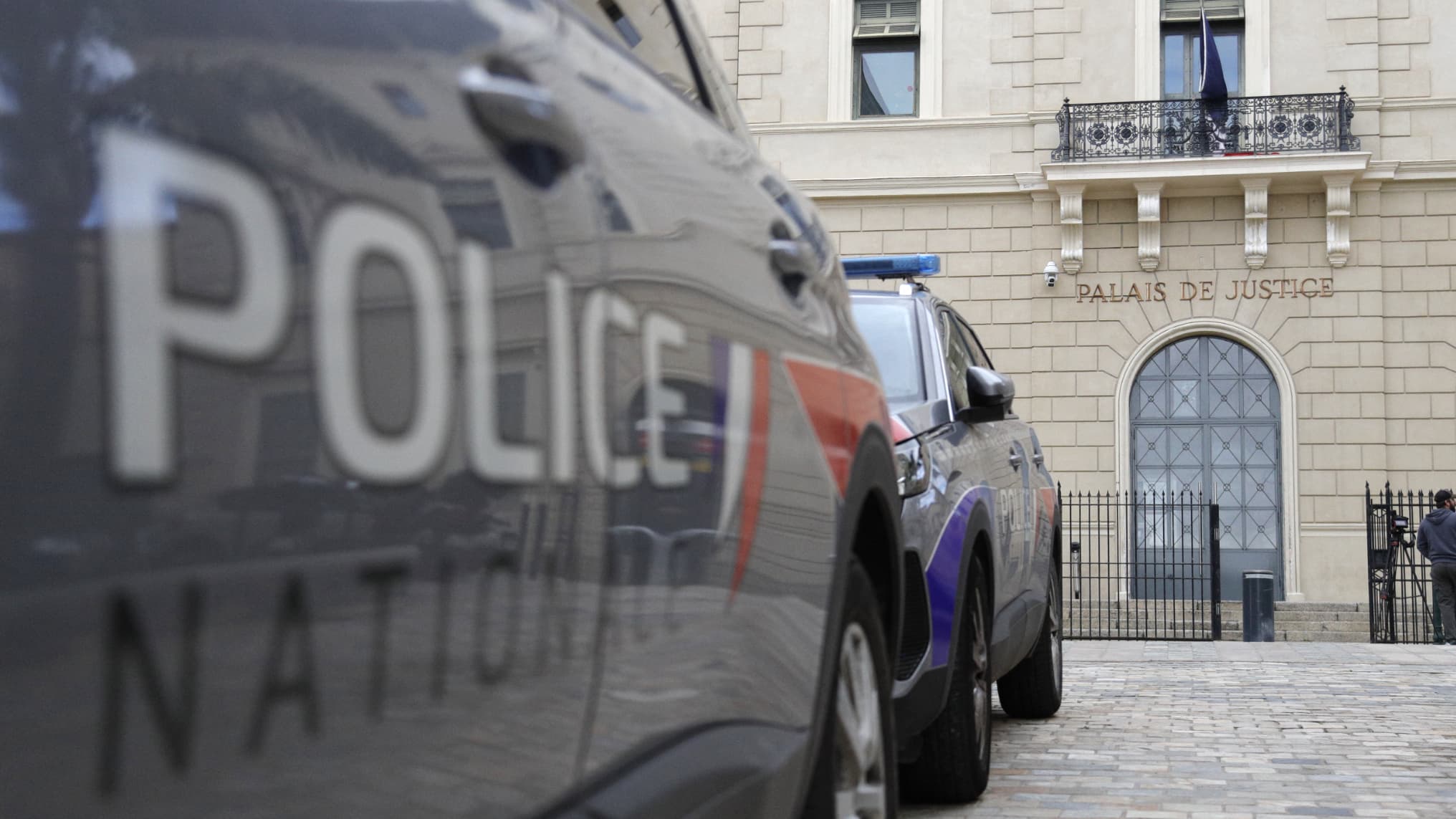 Justice implacable : Un professeur de collège condamné à 24 mois après abus sur une adolescente de 14 ans