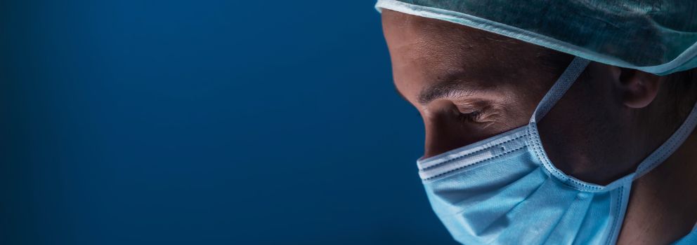 Des vies déplacées : comment les médecins étrangers combattent l’effondrement des soins dans le Nord