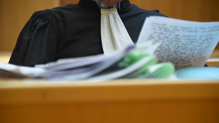 La cour parisienne allège les peines de trois hommes dans le drame de Samuel Paty
