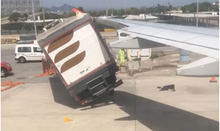 Catastrophe à New York : l&rsquo;avion Air Canada heurte un camion de pompiers, deux personnes tuées