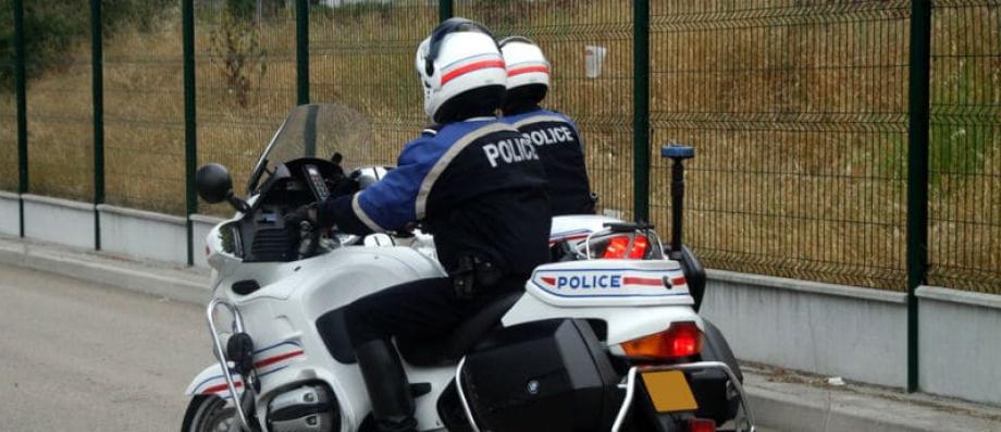 La Cour d’appel de Versailles évite le verdict du meurtre : un policier jugé pour violence dans l&rsquo;affaire Nahel Merzouk