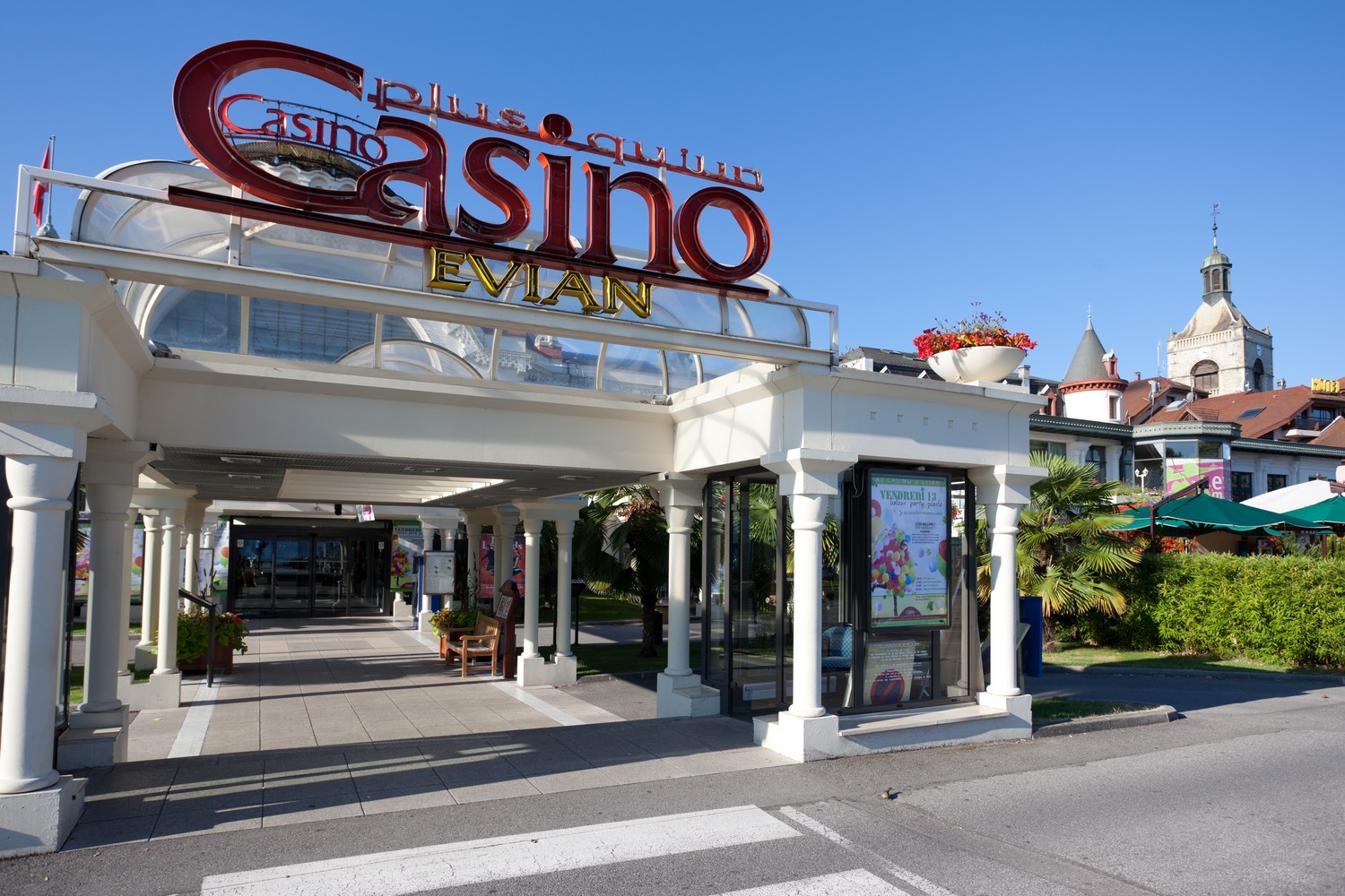 Incendie tragique : le casino historique d’Évian-les-Bains en proie aux flammes