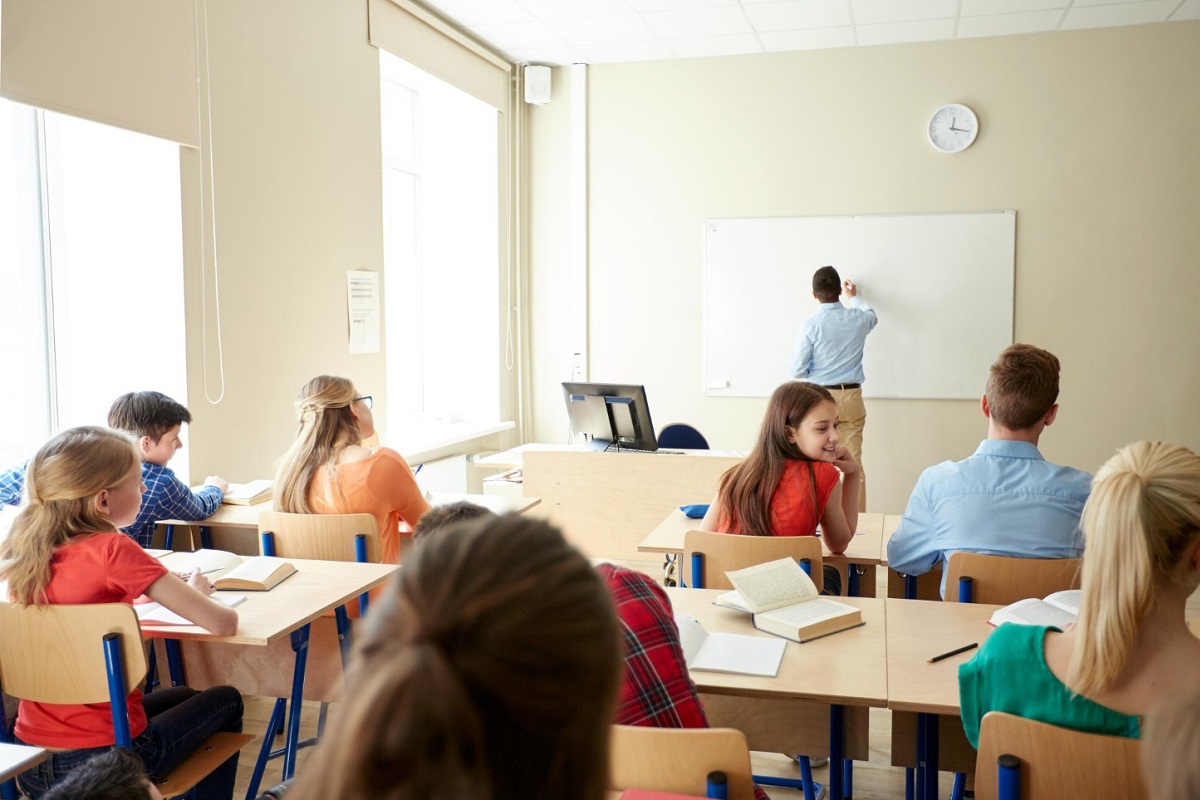 Une menace sous couvert d’humanité : Amnesty International s&rsquo;implique dans les écoles françaises