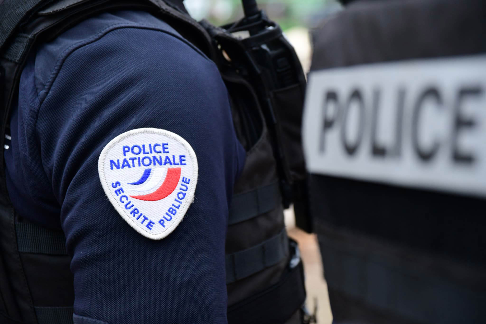 Un adolescent de 16 ans arrêté après avoir menacé d&rsquo;armes une jeune fille sur un train entre Nice et Paris