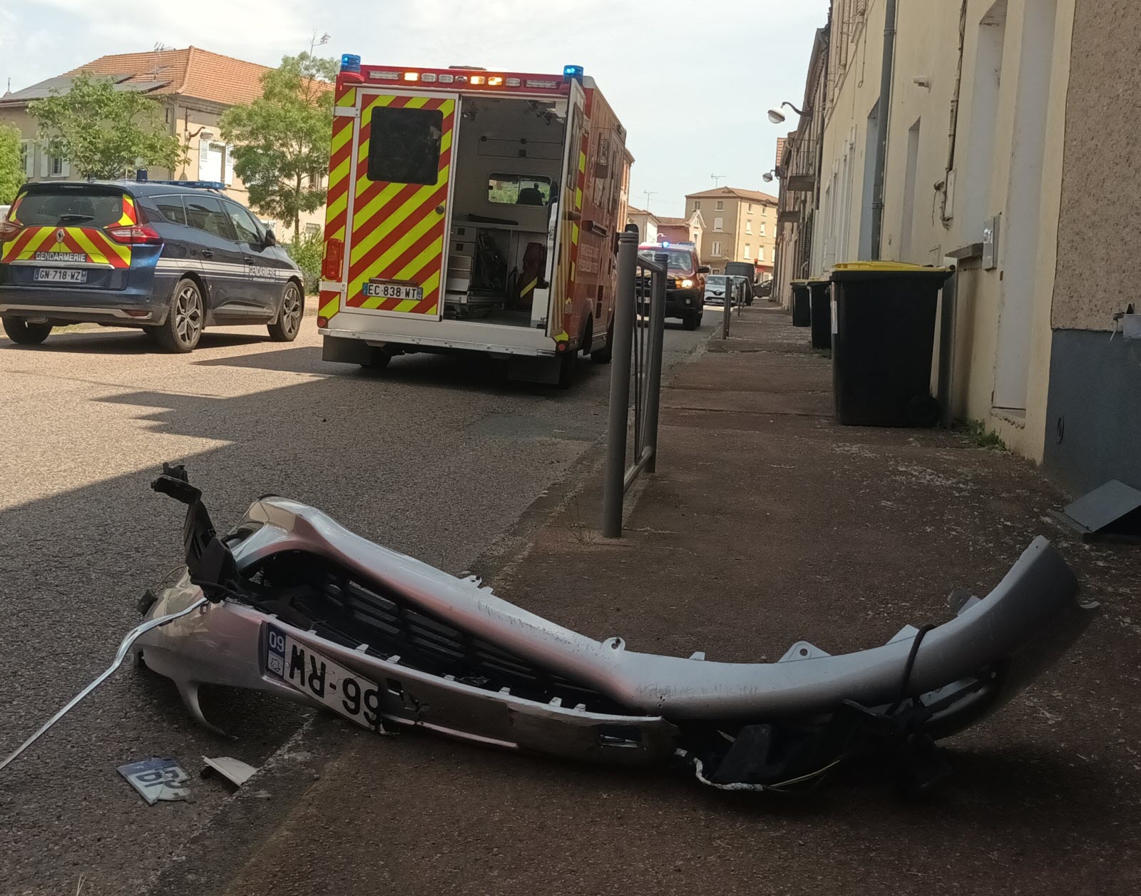 Collision nocturne à Sens : adolescente de 13 ans gravement blessée après fuite d’un véhicule volé