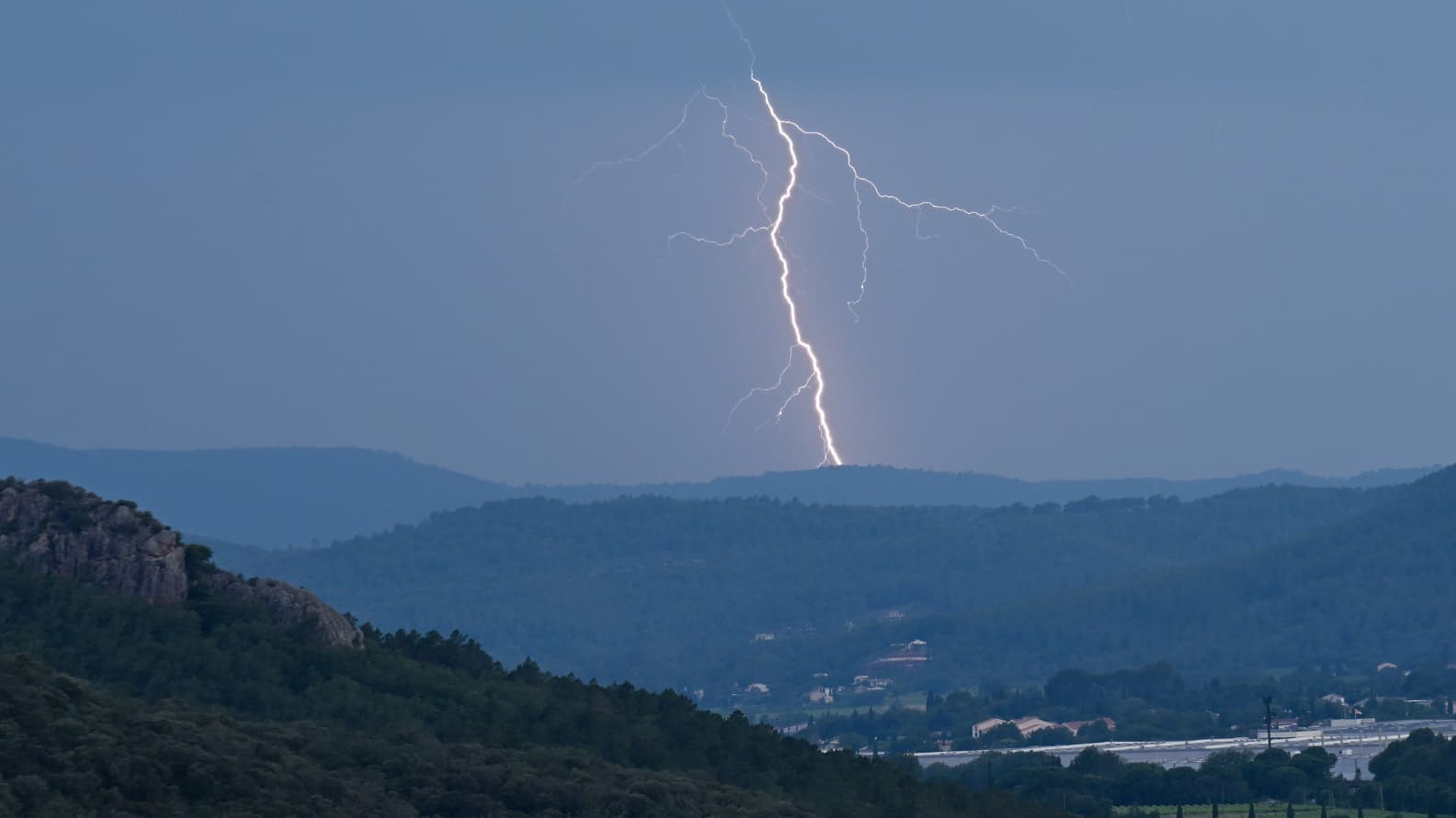 Un orage destructeur frappe Rouy-le-Grand : le gîte en danger à quelques jours de sa première réservation