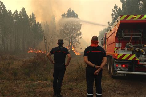 Sans autorisation, 500 agriculteurs combattent l’incendie en Gironde : un système en panne