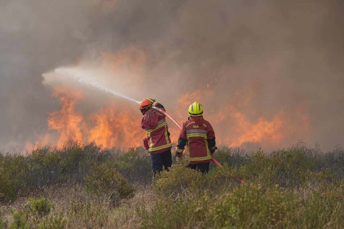 Incendies dans le Var : un homme de 23 ans mis en détention provisoire pour actes volontaires destructeurs