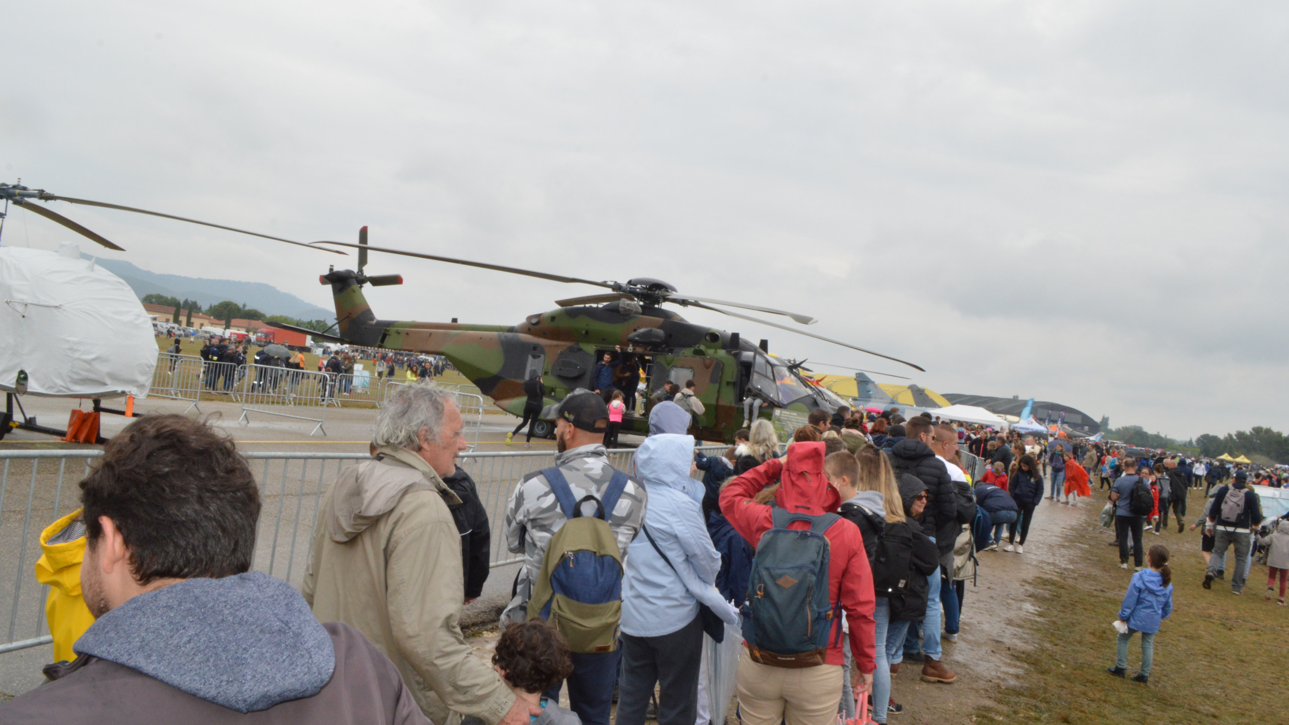 Évasion miraculeuse : l&rsquo;avion d&rsquo;entraînement français évite les habitations après un accident à Salon-de-Provence