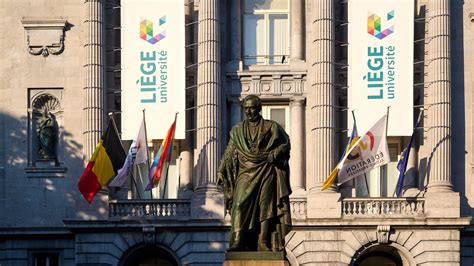 Agression violente en cours à l’ULiège : des étudiants hurlent « facho » et « collabo Thales » avant de lancer des tartes sur un professeur